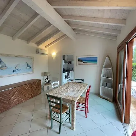 Giulia Con Piscina Вилла Кастиадас