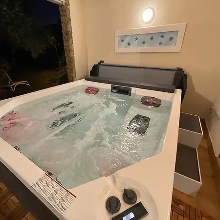 Giulia Con Piscina *