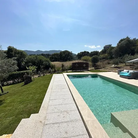 Giulia Con Piscina Вилла Кастиадас